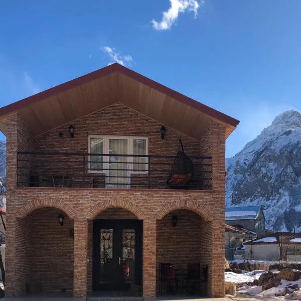 Cozy Place in Kazbegi，位于Kobi的酒店