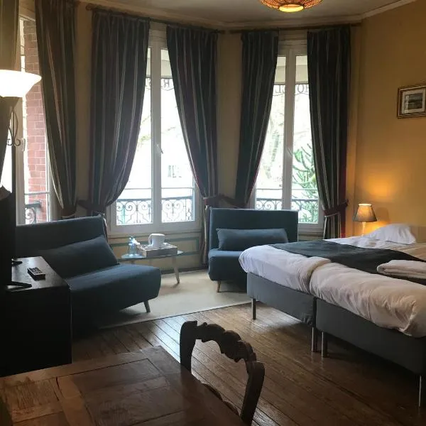 Hôtel de Paris Restaurant BISTRONOMY，位于莱桑德利的酒店