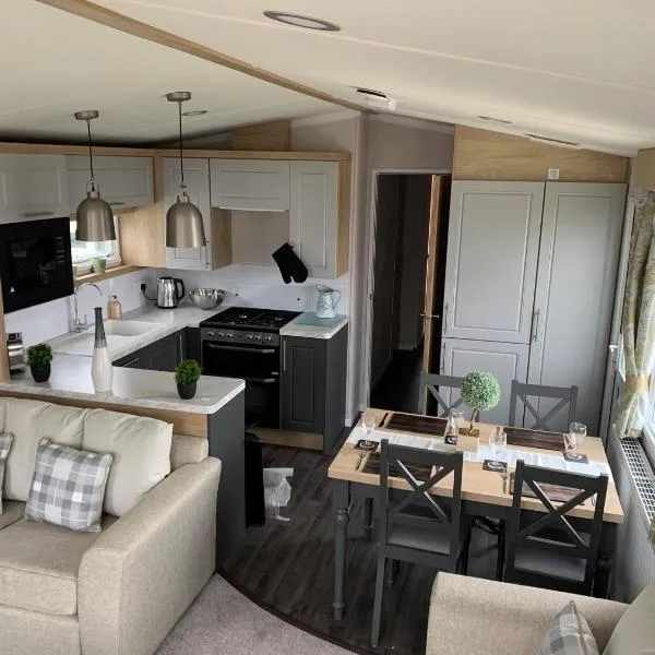 3 bed presitage caravan Doniford Bay，位于沃切特的酒店