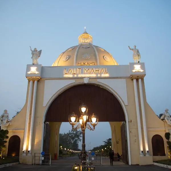 Hukam's Lalit Mahal - Hotel Convention Club，位于赖布尔的酒店