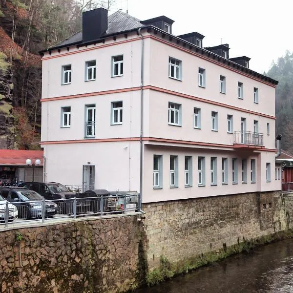 Hotel Kotva，位于Benešov nad Ploučnicí的酒店