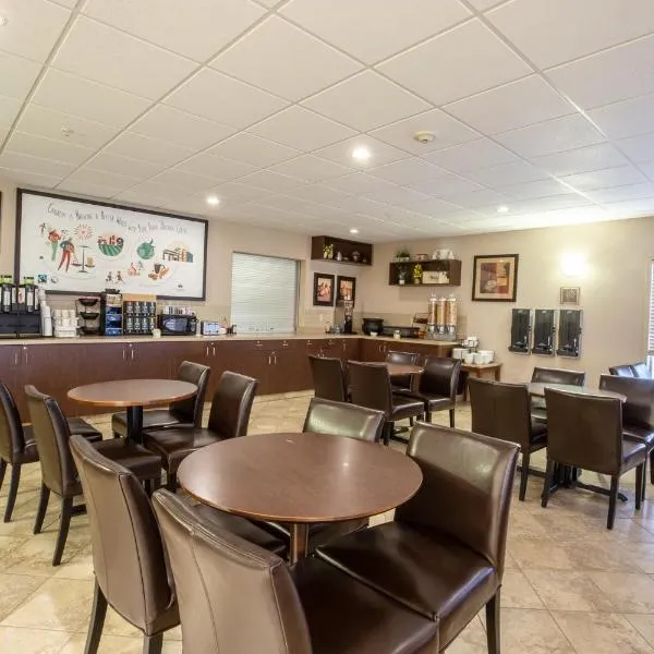 卡娜塔奥延酒店，位于Oyen的酒店