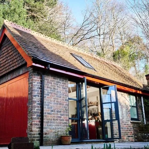 Tiny Cottage with Terrace & Parking, Central Lewes，位于Ditchling的酒店