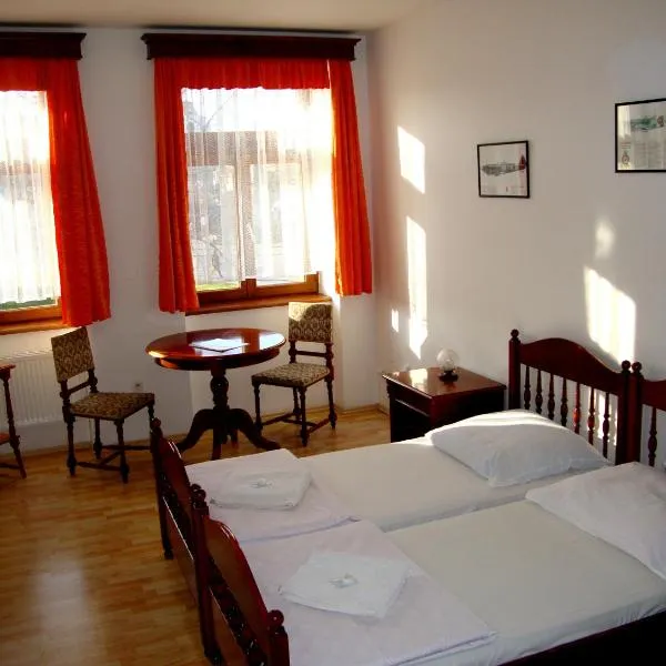 阿维亚蒂克旅馆，位于Ronov nad Doubravou的酒店