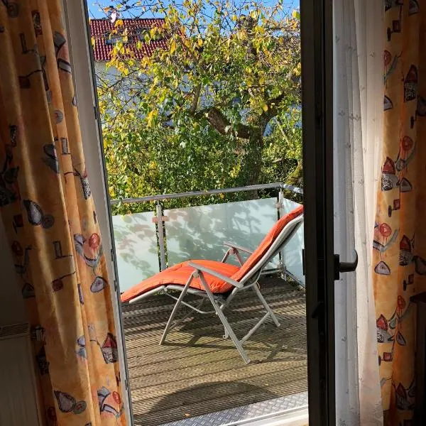 2 Zimmer Wohnung mit Balkon - Nähe Messe，位于哈尔的酒店