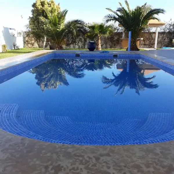 Villa CLIMATISEE avec piscine privée, ras el ma，位于El Borj的酒店