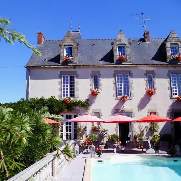 Le Petit Château TIFFAUGES，位于Montfaucon的酒店