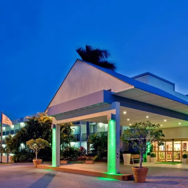庞塞假日酒店和埃尔热带赌场，位于瓜亚尼亚的酒店
