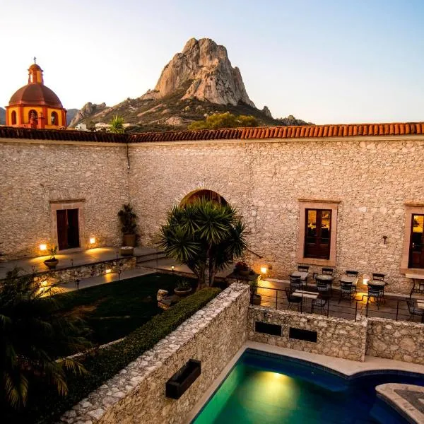 卡萨马雕精品酒店，位于贝纳尔的酒店