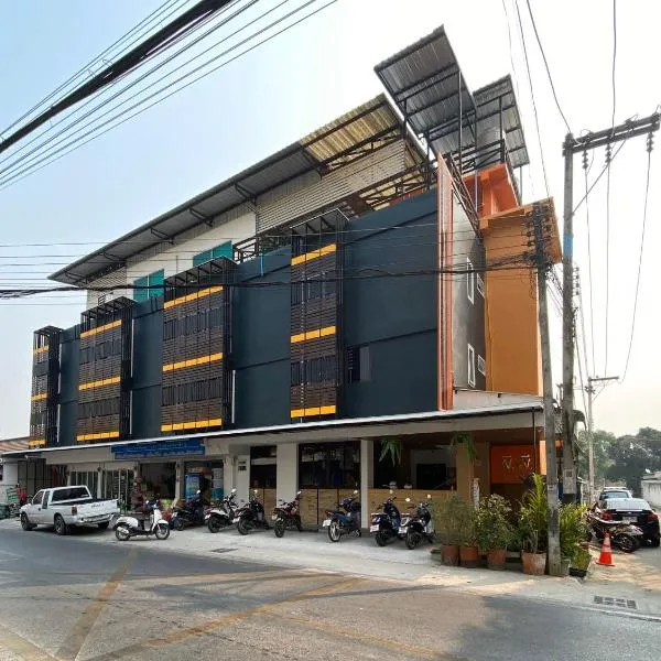 Racha caftel - 7 house - รชาคาฟเทล，位于清迈的酒店