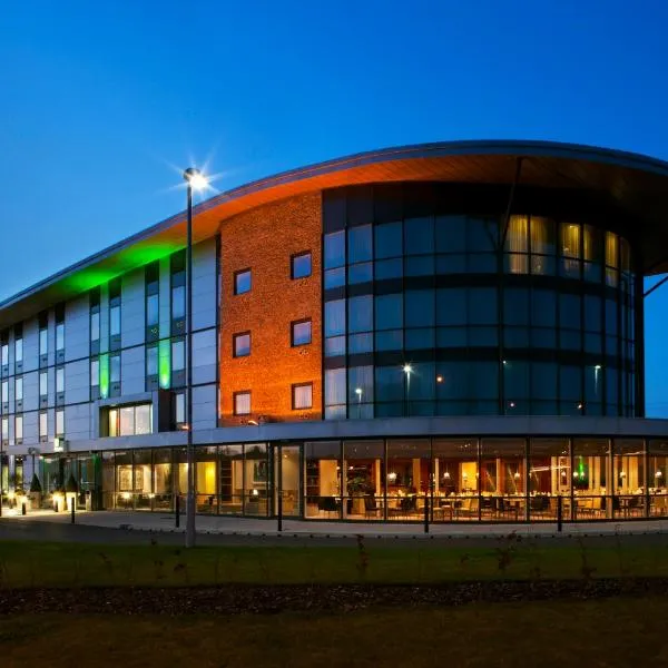 Holiday Inn Salisbury - Stonehenge, an IHG Hotel，位于Woodborough的酒店