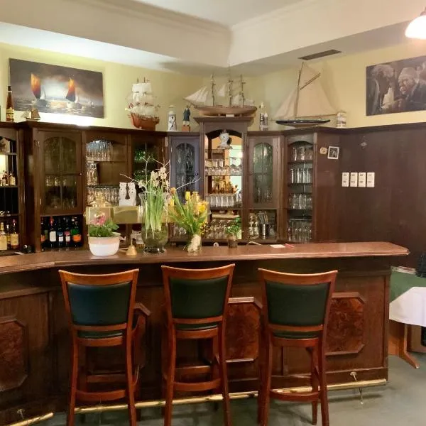 阿姆马克布鲁姆餐厅酒店，位于屈里茨的酒店