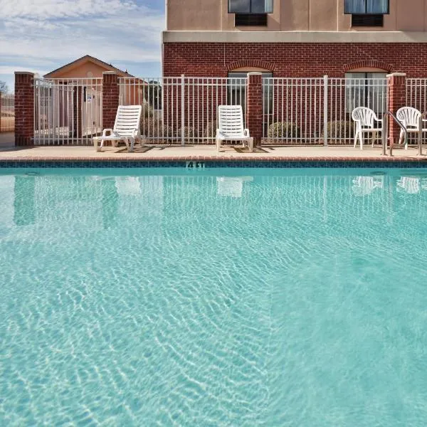 森林智选假日套房酒店，位于佛瑞斯特的酒店