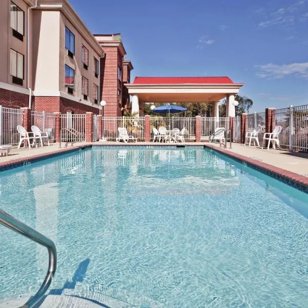 森林智选假日套房酒店，位于佛瑞斯特的酒店