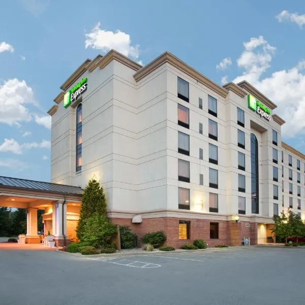 Holiday Inn Express & Suites Bloomington, an IHG Hotel，位于Spencer的酒店