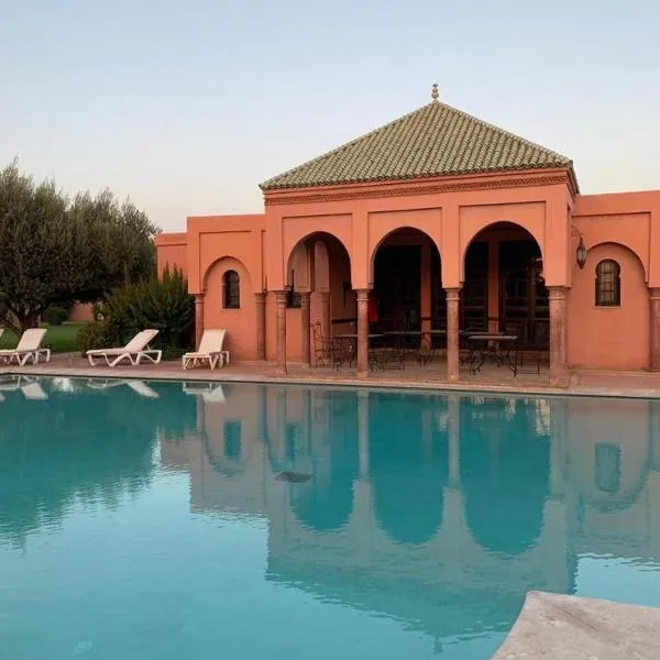 Villa avec piscine a Marrakech，位于Douar Caïd Layadi的酒店