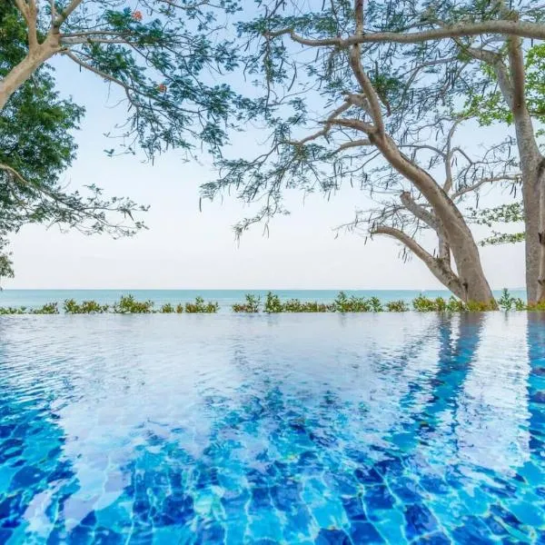 Koh Sirey Beachfront Pool Villa，位于普吉镇的酒店