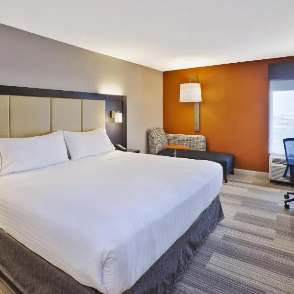 Holiday Inn Express & Suites Chicago-Midway Airport, an IHG Hotel，位于伯班克的酒店
