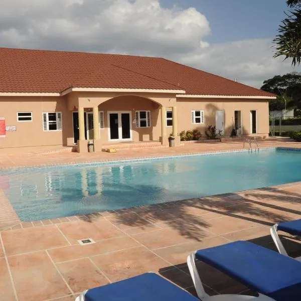 Ochi Rios Drax Hall 3 bed sleeps 7 Exquisitely fully furnished accommodations，位于Cherryfield的酒店