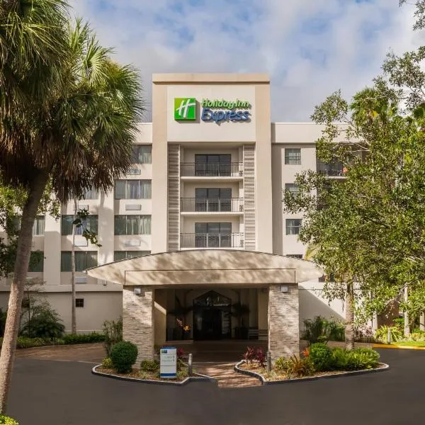 Holiday Inn Express Hotel & Suites Ft. Lauderdale-Plantation, an IHG Hotel，位于塔马拉克的酒店