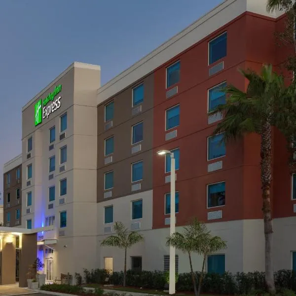 Holiday Inn Express Hotel & Suites Fort Lauderdale Airport/Cruise Port, an IHG Hotel，位于Nurmi Isles的酒店