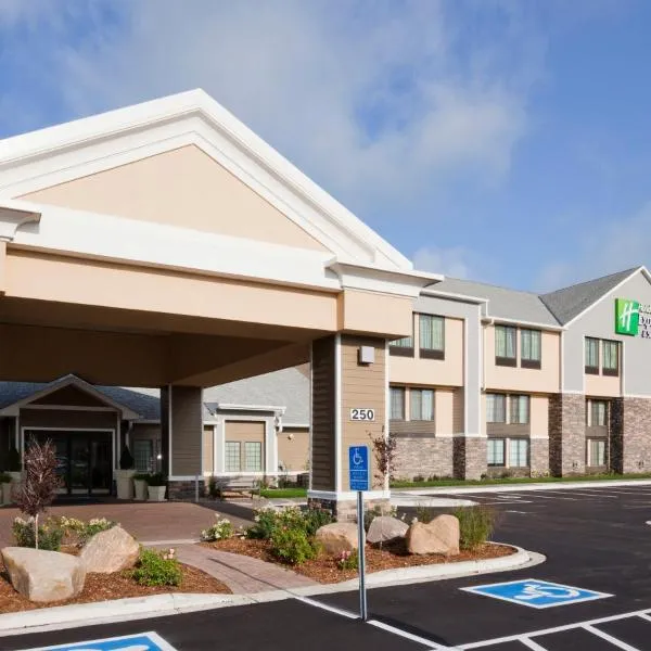 Holiday Inn Express & Suites Willmar, an IHG Hotel，位于Spicer的酒店