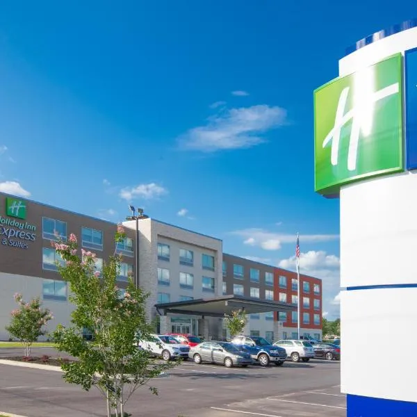 Holiday Inn Express & Suites Greenwood Mall, an IHG Hotel，位于格林伍德的酒店