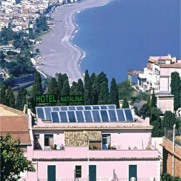 那塔丽那酒店，位于Santa Margherita-Sant'Alessio Siculo的酒店