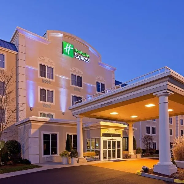 Holiday Inn Express Boston/Milford Hotel, an IHG Hotel，位于Uxbridge的酒店