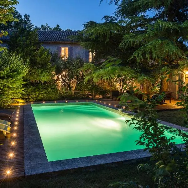 Hôtel Mas Vidau Porte des Alpilles，位于Saint-Étienne-du-Grès的酒店