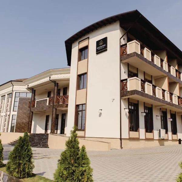 Giowine Hotel & Restaurant，位于Paşcani的酒店