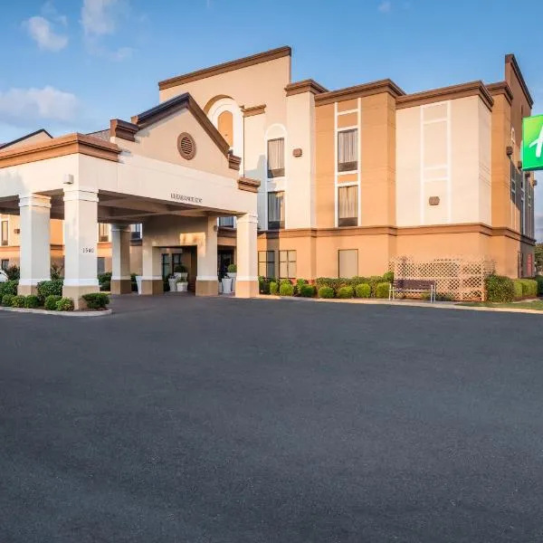 Holiday Inn Express & Suites - Grenada, an IHG Hotel，位于格林纳达的酒店