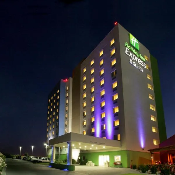 蒙特雷阿茹普托快捷假日套房酒店，位于Salinas Victoria的酒店