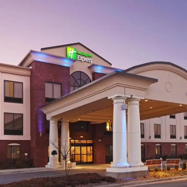 Holiday Inn Express & Suites Pine Bluff/Pines Mall, an IHG Hotel，位于胡克的酒店