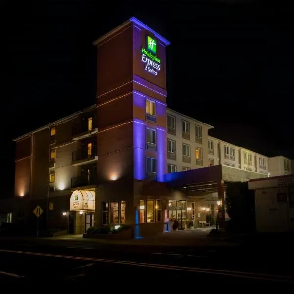 波特兰西北市区快捷假日&套房酒店，位于Piedmont的酒店