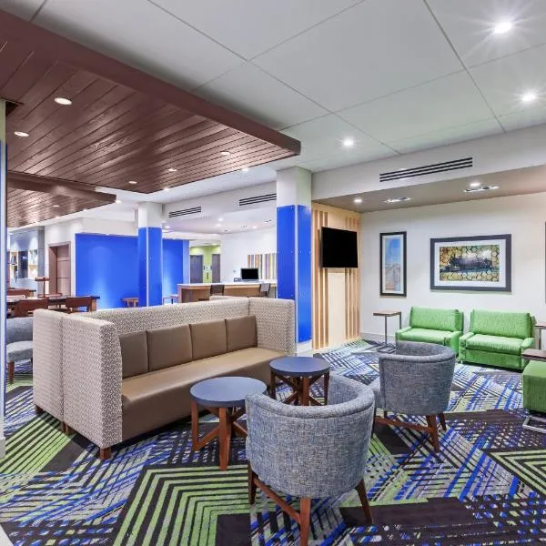 Holiday Inn Express and Suites Chanute, an IHG Hotel，位于Erie的酒店