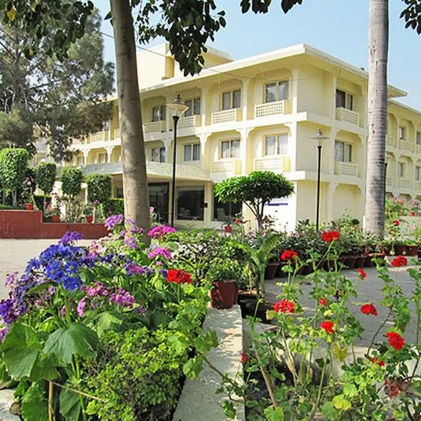 丽斯中心，位于Jandiāla Guru的酒店