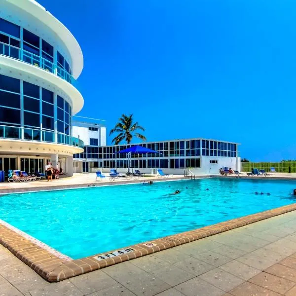 Castle 1733 Ocean view studio with direct beach access, pool, tennis & free parking，位于迈阿密海滩的酒店