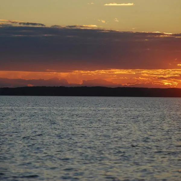 冷湖智选假日套房酒店，位于Cold Lake的酒店