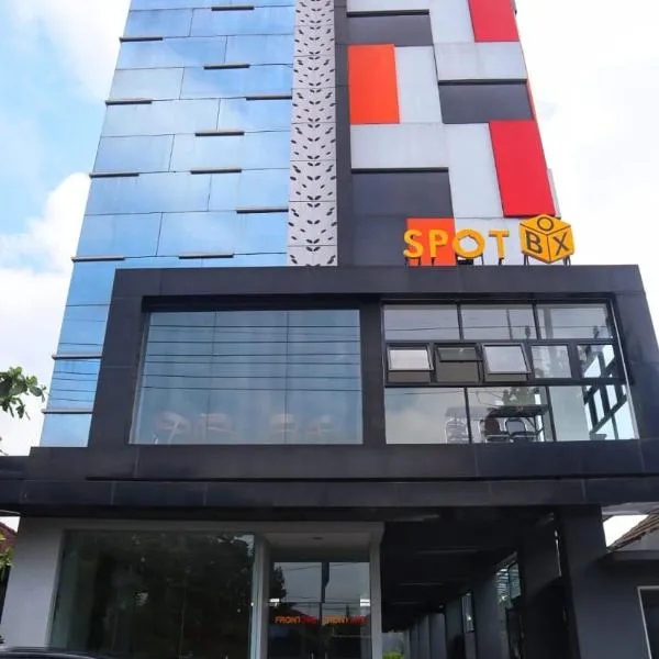 Front One Inn Kediri，位于谏义里的酒店