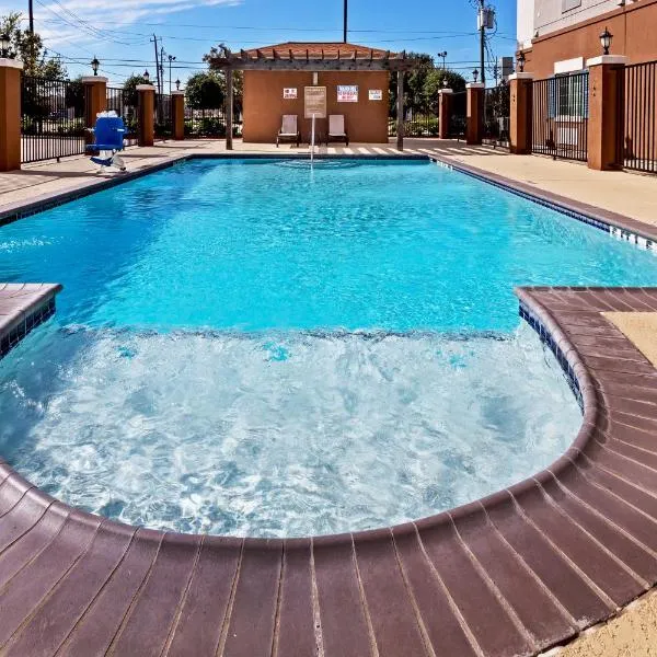 贝敦烛木套房酒店，位于贝敦的酒店