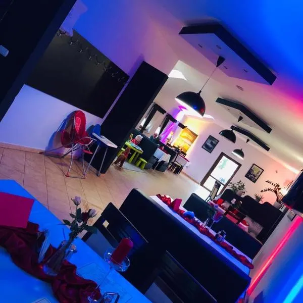 贝拉腾汽车旅馆-餐厅，位于Chustki的酒店