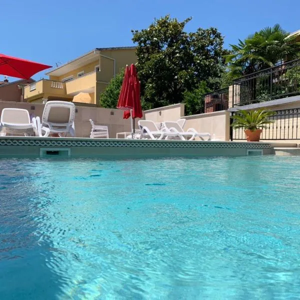 Grand Pool Apartment Ika-Opatija，位于Brest的酒店