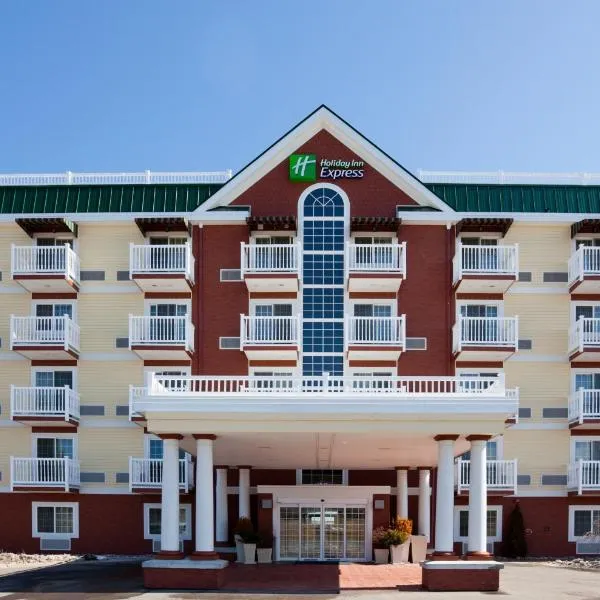 佩托斯基智选假日套房酒店，位于博因城的酒店