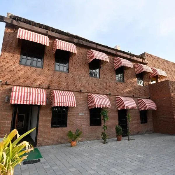 Hotel Sunbird，位于Fatehpur Sīkri的酒店