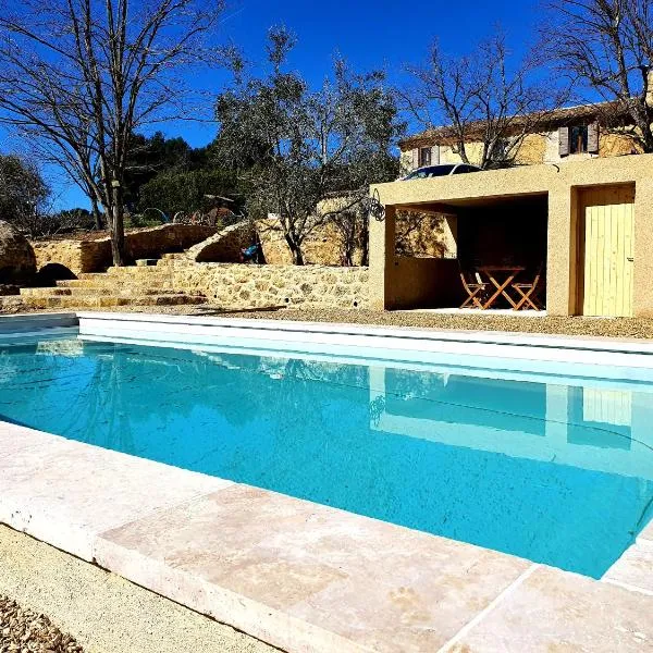 Bastide Bellugue Maison d'hôtes réseau Bienvenue à La Ferme à 3 minutes de Lourmarin，位于卡代纳的酒店