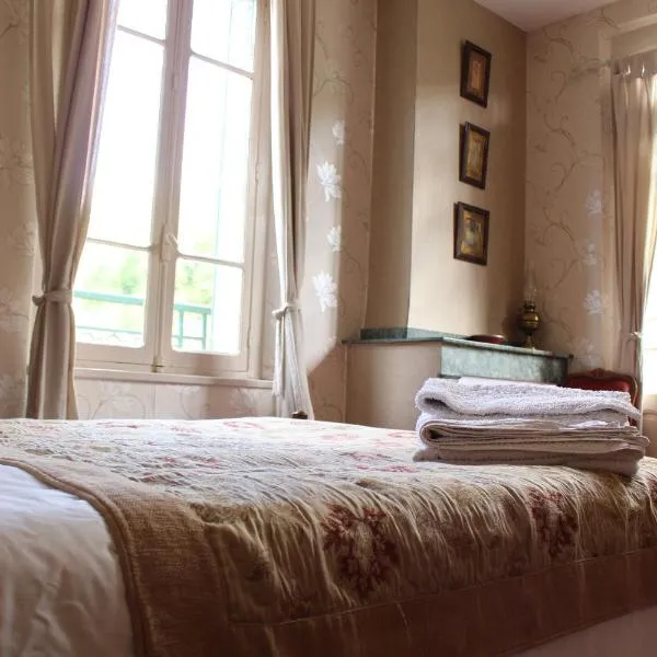 Maison Esmeralda Chambres D'Hotes et Gite，位于Massat的酒店