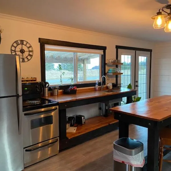 Sunrise Cabin secluded beach front accommodation，位于桑兹皮特的酒店