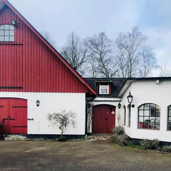 Stort rymligt boende med två sovrum och pentry i lantlig miljö，位于韦灵厄的酒店