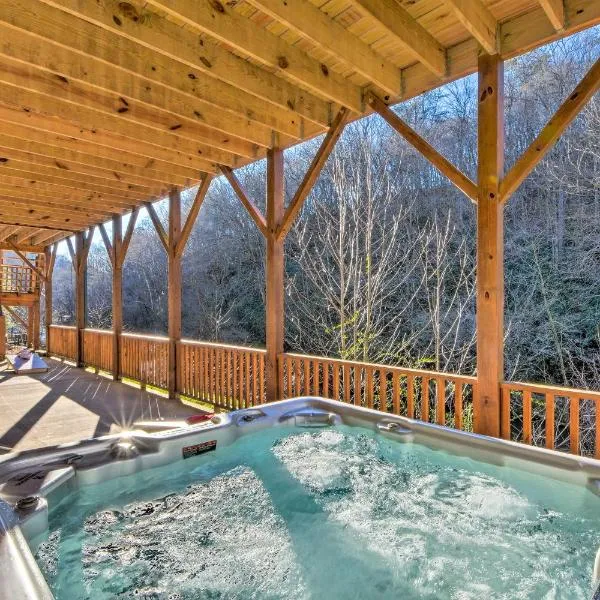 Avalon Woods Riverfront Retreat Walk to Waterfall，位于Marble的酒店